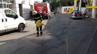 Pkw defekt: Feuerwehr entfernte lange Ölspur