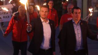 SPÖ zog mit Fackeln durch die Wiener Neustädter Innenstadt