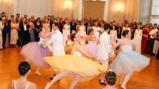 Märchenhafter Sommernachtsball im Schloss Laxenburg