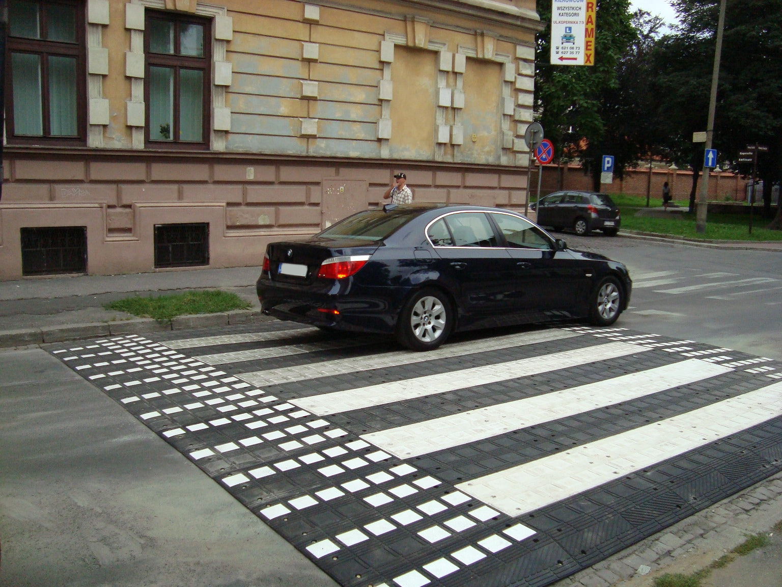 XPT - Modular Rubber Pedestrian Crossing Speed Table