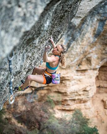 Michaela Kiersch, Margalef - Michaela Kiersch climbing 'Victima perfecta' (9a+) at Margalef in Spain