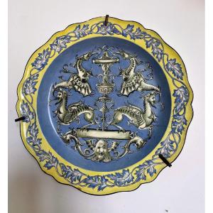 Fine Earthenware Dish Decorated With Chimeras, Acantes Leaves And Arabesques, Italy ?? 18th Century