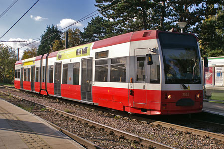 Croydon Tramlink - www.simplonpc.co.uk -  Photo: © Ian Boyle  2007