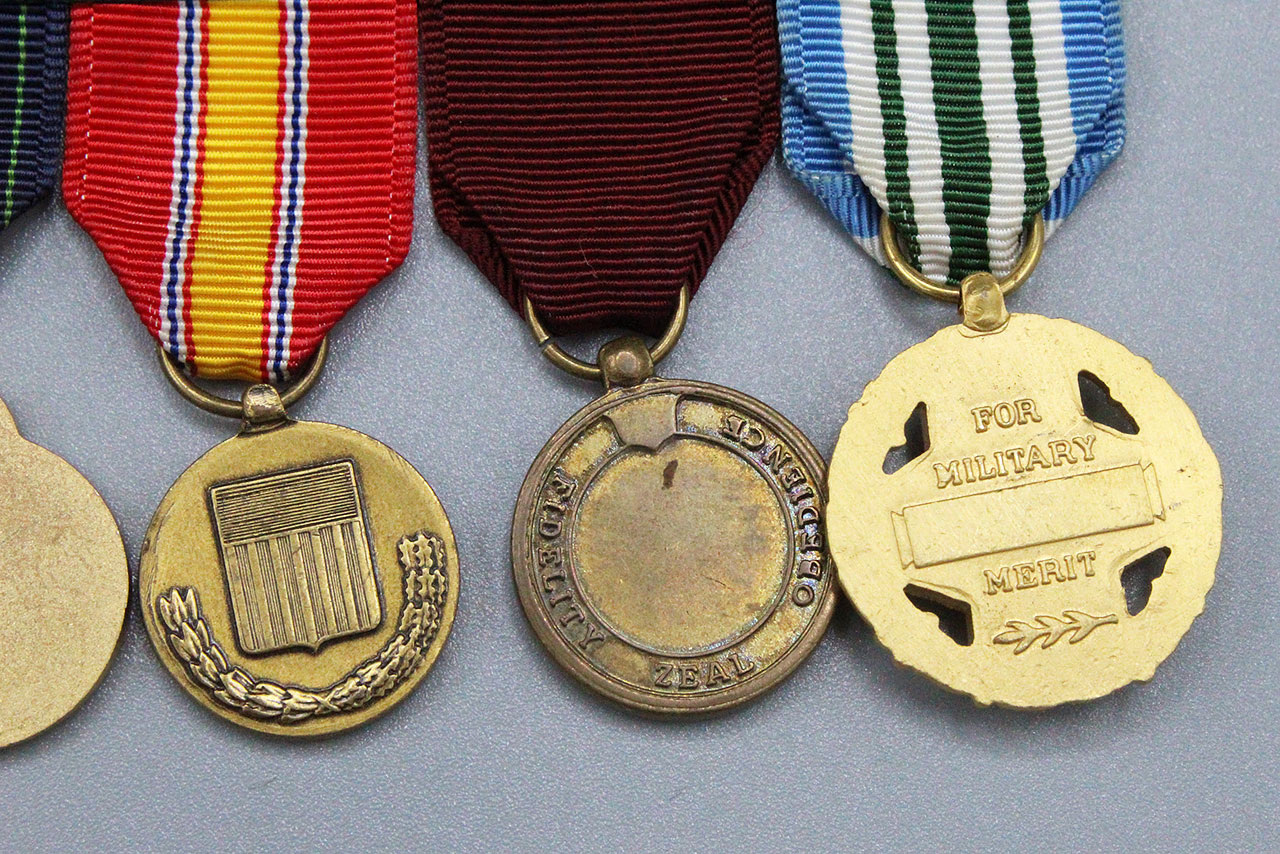 US Miniature Medals 5 Place Bar . YMU562 - Time Traveler Militaria