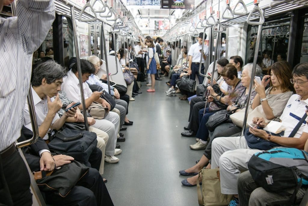 vagone della metro di tokyo