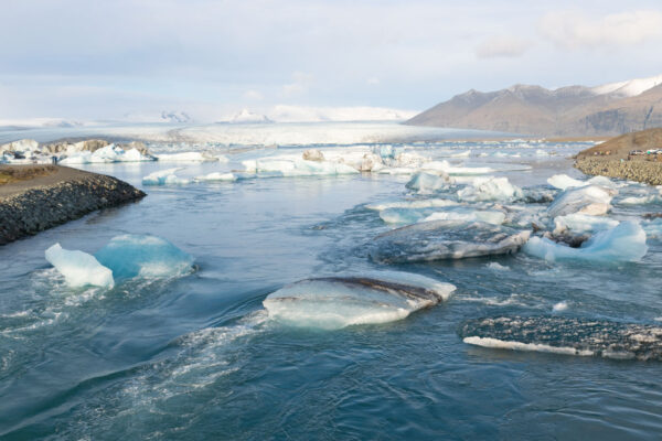 Vue sur Jökulsárlón depuis le pont de la route principale