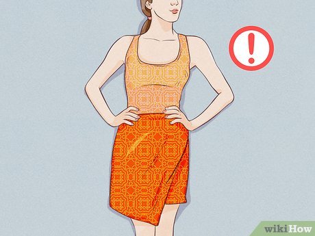 Step 3 Avoid wearing patterned sarongs with patterned clothes.