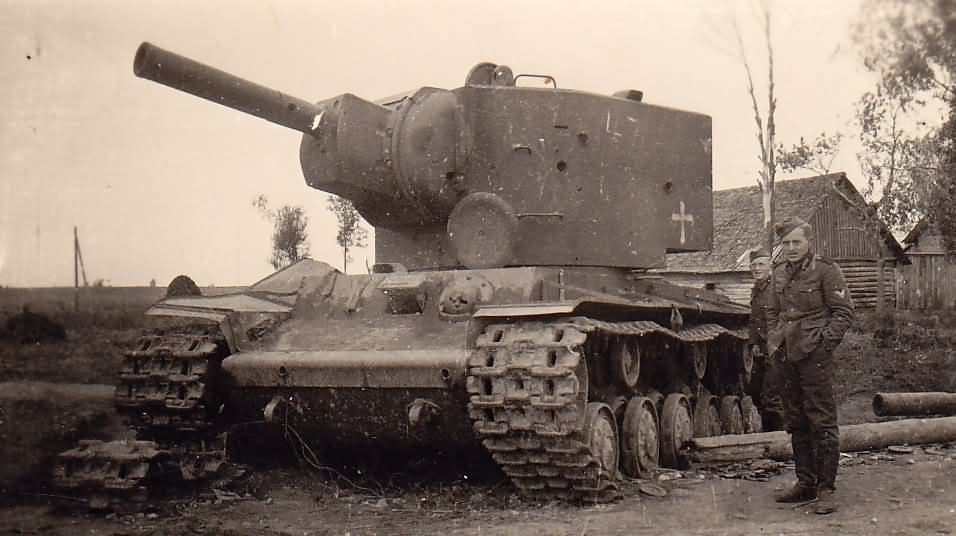 KV2 heavy tank captured by the Germans | World War Photos